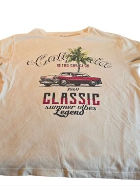 Free Kisses California Retro Car Club Graphic Tee -Size Med